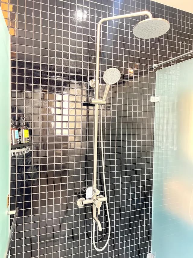 Hour roots-Family Quadruple Room-5