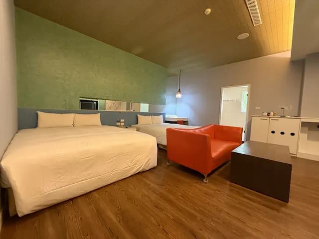 Lisa motel-business family room-1