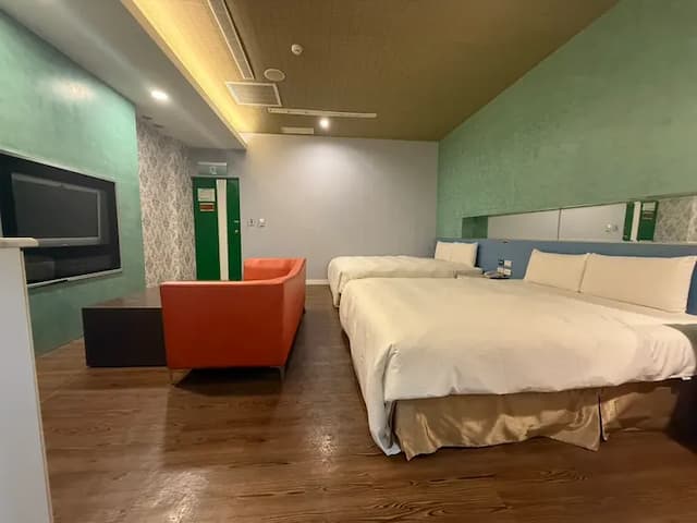 Lisa motel-business family room-2