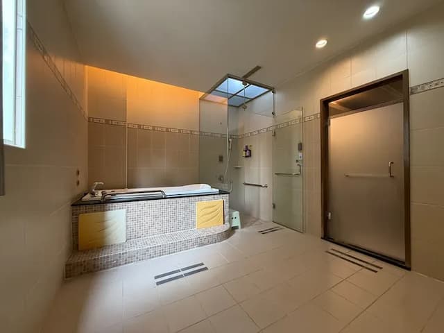 Lisa motel-business family room-9