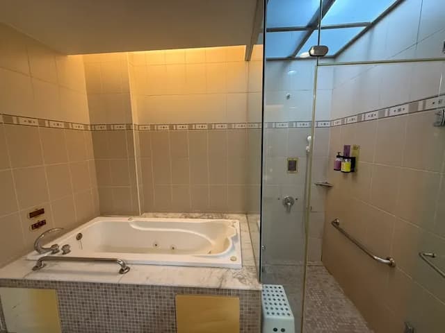 Lisa motel-business family room-11