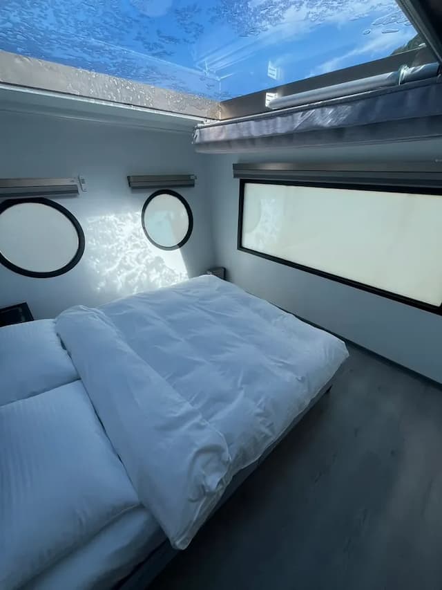 Forest Dense-【Camping car】Deluxe sofa room-3