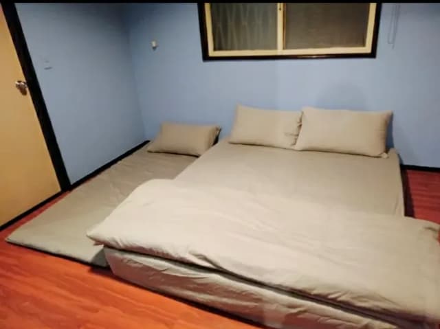 二樓雙人房,可加1張單人床舖