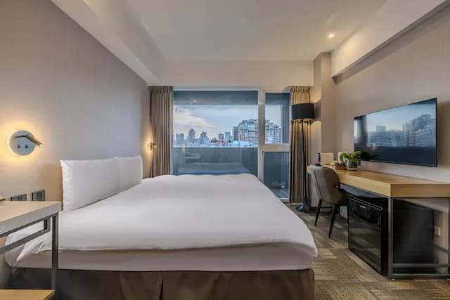 橙居台中-橙青客房一大床-隨機安排無法指定房型-1