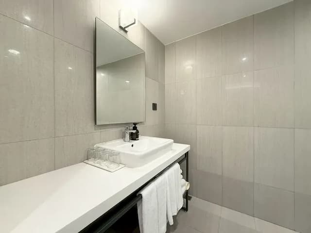 橙居台中-橙青客房一大床-隨機安排無法指定房型-2