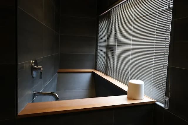 Zhenyouai Tainan Private B&B｜2-8 people occupancy, island kitchen, scenic accommodation next to the second art museum, car parking space included-友愛包棟景觀民宿｜2～8人假日專用｜三間雙人房，第七、八位加床-9