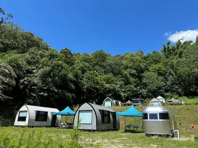 童露人露營區 | 豪華一泊一食再贈下午茶加獨立衛浴-【懶人露營】露營車（童趣號）-1