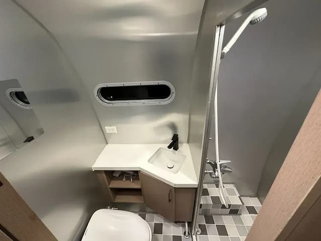 童露人露營區 | 豪華一泊一食再贈下午茶加獨立衛浴-【懶人露營】露營車（童趣號）-7