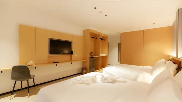 Banana Guesthouse South Pattaya-King Deluxe View only-3