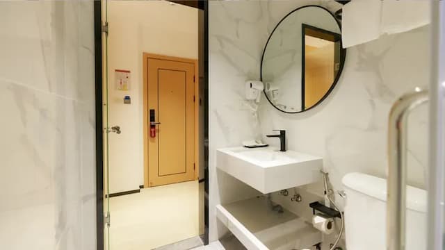 Banana Guesthouse South Pattaya-King Deluxe View only-4