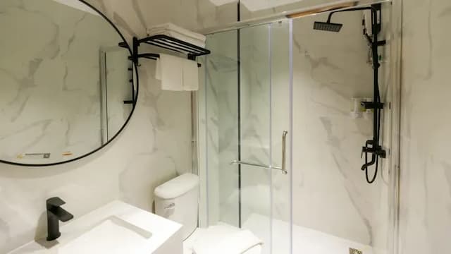 Banana Guesthouse South Pattaya-King Deluxe View only-5