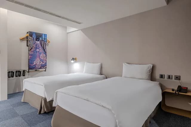 橙居台中-橙綠雙床客房-2