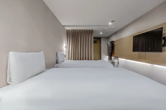 橙居台中-橙綠雙床客房-3