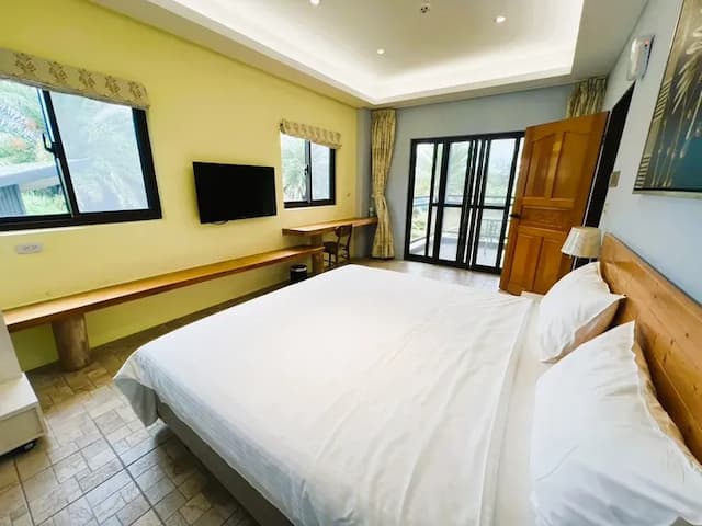 王老爺花園民宿-園景陽台大床房-1