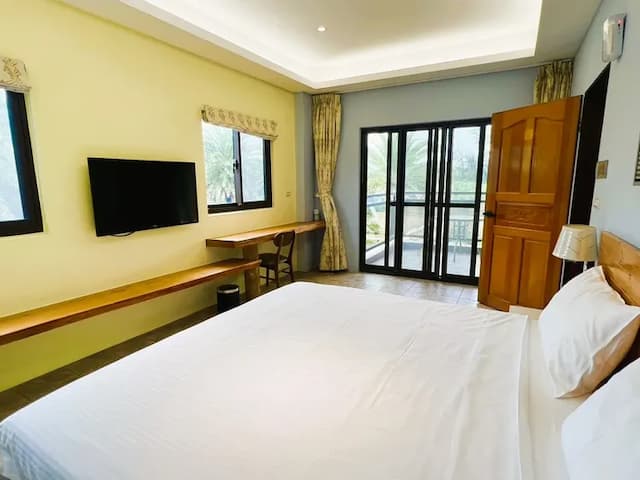 王老爺花園民宿-園景陽台大床房-7