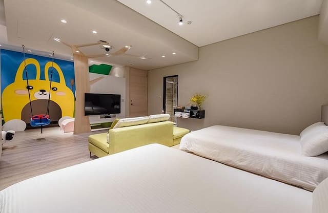 Night Home-Deluxe Family Room-2