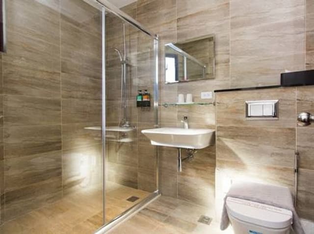 Night Home-Deluxe Family Room-10