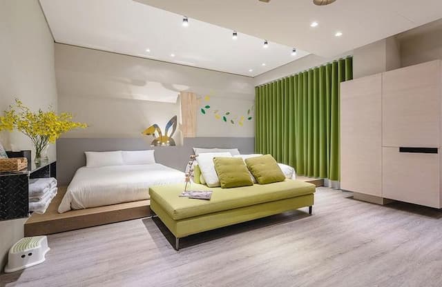 Night Home-Deluxe Family Room-1