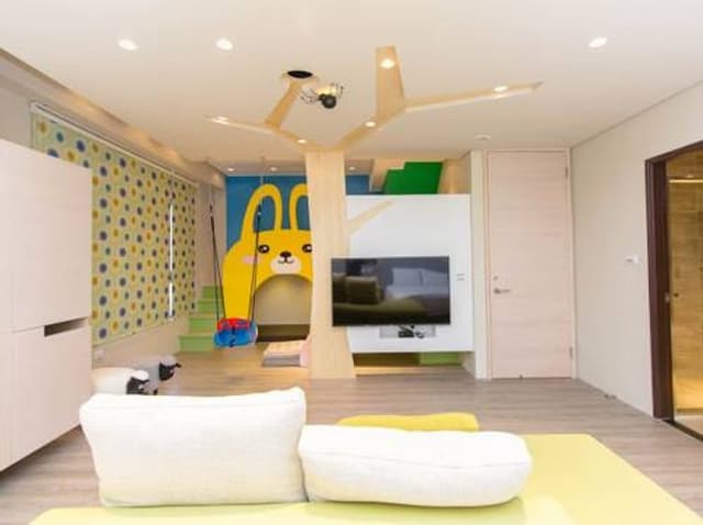 Night Home-Deluxe Family Room-3