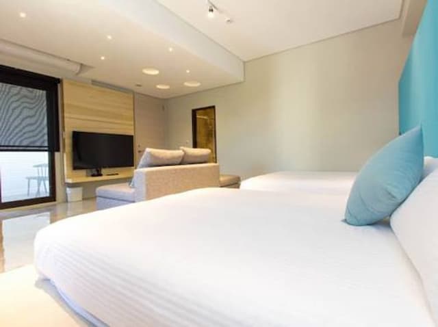 Night Home-Quadruple Room with Balcony-3