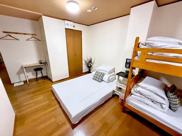 寝室①ダブルベッド利用時6名～