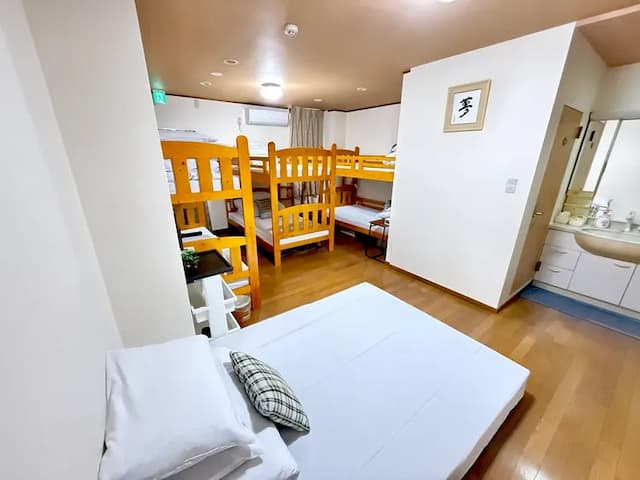 寝室①ダブルベッド利用時6名～