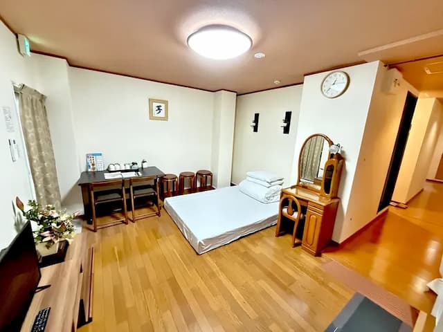 寝室②ダブルベッド利用時9名～