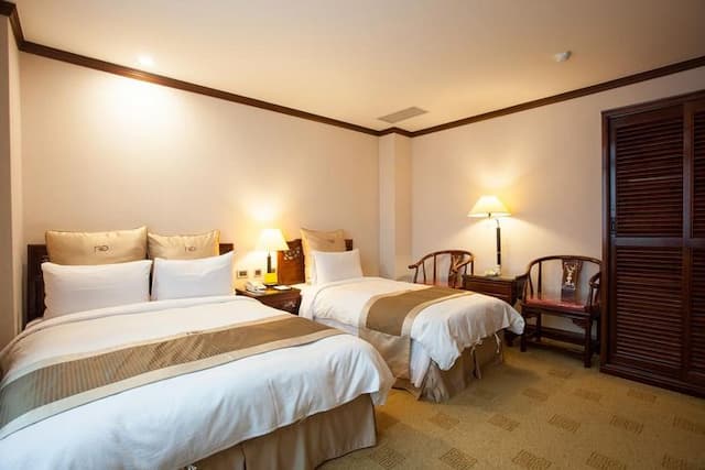 RICH GARDEN HOTEL-DELUXE TRIPLE-2