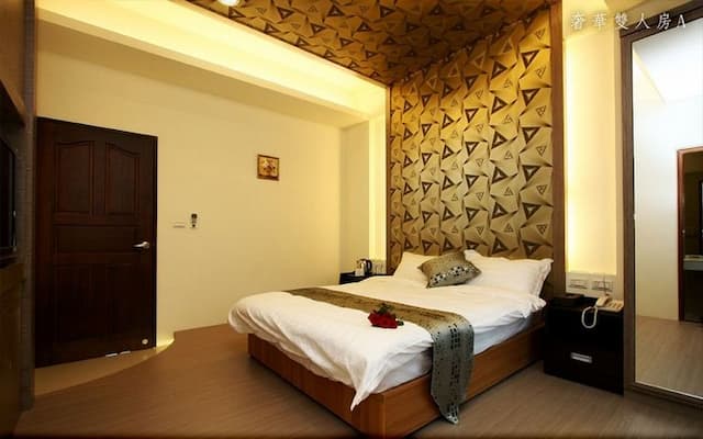 Lamborghini Hall-luxurious. Elegant double room-2