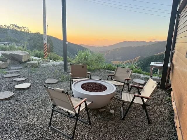 尖石天空小木屋露營區｜獨家8折起！寵物友善、高海拔、鄰近青蛙石天空步道-【虹夕伴山】 小木屋 B1-5