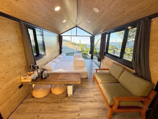 尖石天空小木屋露營區｜獨家8折起！寵物友善、高海拔、鄰近青蛙石天空步道-【虹夕伴山】 小木屋 B2-1