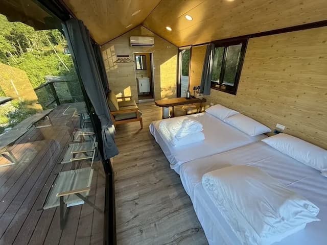 尖石天空小木屋露營區｜獨家8折起！寵物友善、高海拔、鄰近青蛙石天空步道-【虹夕伴山】 小木屋 B2-3