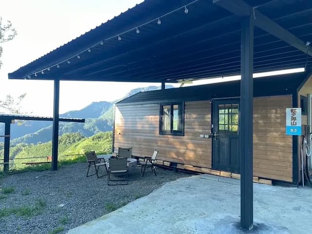 尖石天空小木屋露營區｜獨家8折起！寵物友善、高海拔、鄰近青蛙石天空步道-【虹夕伴山】 小木屋 B3-5