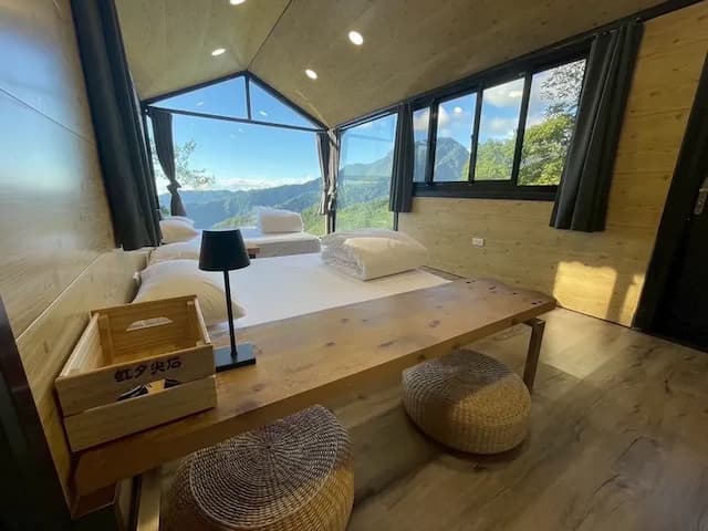 尖石天空小木屋露營區｜獨家8折起！寵物友善、高海拔、鄰近青蛙石天空步道-【虹夕伴山】 小木屋 B3-2