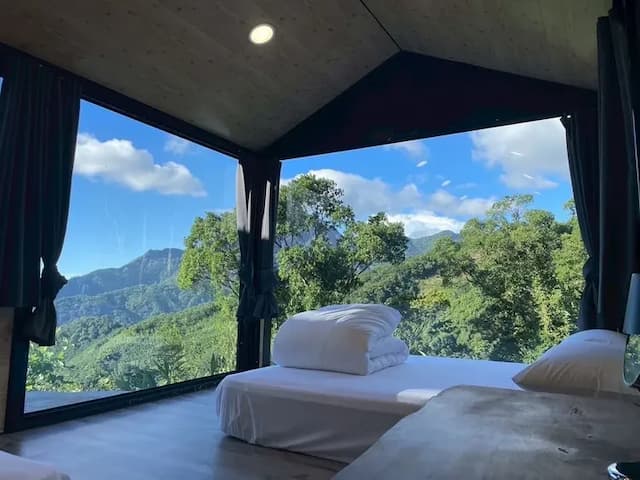 尖石天空小木屋露營區｜獨家8折起！寵物友善、高海拔、鄰近青蛙石天空步道-【虹夕伴山】 小木屋 B4-2