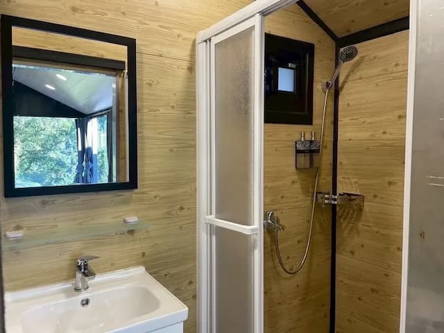 尖石天空小木屋露營區｜獨家8折起！寵物友善、高海拔、鄰近青蛙石天空步道-【虹夕伴山】 小木屋 B4-9