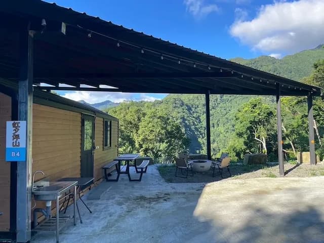 尖石天空小木屋露營區｜獨家8折起！寵物友善、高海拔、鄰近青蛙石天空步道-【虹夕伴山】 小木屋 B4-5