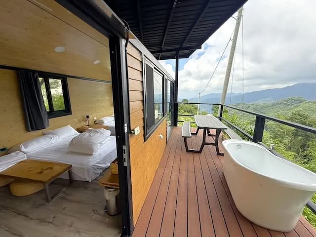 尖石天空小木屋露營區｜獨家8折起！寵物友善、高海拔、鄰近青蛙石天空步道-【虹夕伴山】 小木屋 B5-3