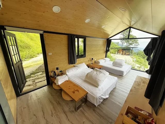 尖石天空小木屋露營區｜獨家8折起！寵物友善、高海拔、鄰近青蛙石天空步道-【虹夕伴山】 小木屋 B5-2