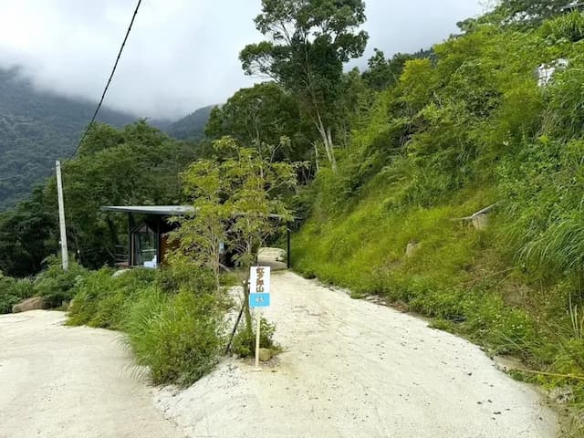 尖石天空小木屋露營區｜獨家8折起！寵物友善、高海拔、鄰近青蛙石天空步道-【虹夕伴山】 小木屋 B5-5