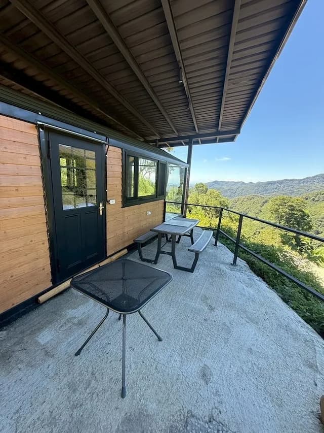 尖石天空小木屋露營區｜獨家8折起！寵物友善、高海拔、鄰近青蛙石天空步道-【虹夕伴山】小木屋 B6-7