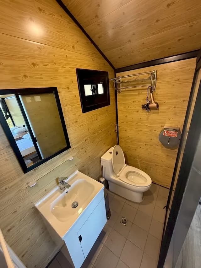 尖石天空小木屋露營區｜獨家8折起！寵物友善、高海拔、鄰近青蛙石天空步道-【虹夕伴山】小木屋 B6-3