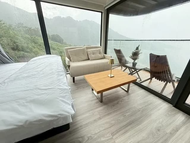 尖石天空小木屋露營區｜獨家8折起！寵物友善、高海拔、鄰近青蛙石天空步道-【虹夕雲境】 太空艙 A2-2