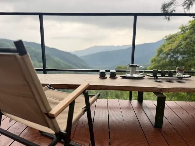 尖石天空小木屋露營區｜獨家8折起！寵物友善、高海拔、鄰近青蛙石天空步道-【虹夕雲境】 組合屋 H3-6