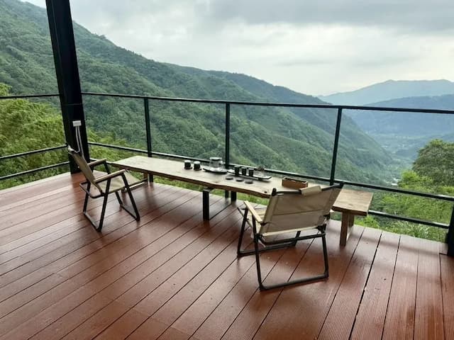 尖石天空小木屋露營區｜獨家8折起！寵物友善、高海拔、鄰近青蛙石天空步道-【虹夕雲境】 組合屋 H3-5