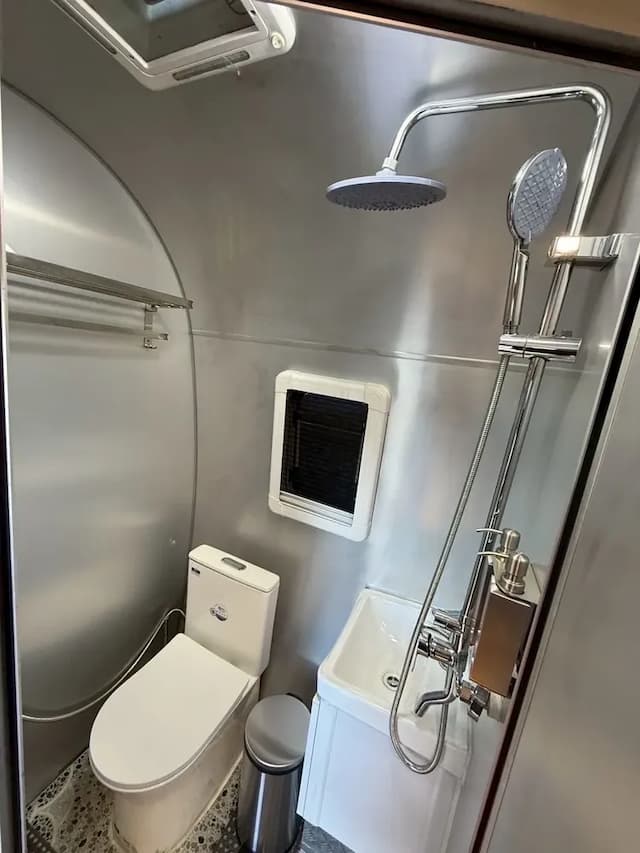 尖石天空小木屋露營區｜獨家8折起！寵物友善、高海拔、鄰近青蛙石天空步道-【虹夕伴山】 露營車 C2-5