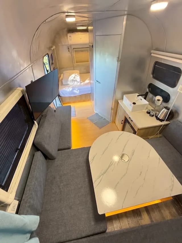 尖石天空小木屋露營區｜獨家8折起！寵物友善、高海拔、鄰近青蛙石天空步道-【虹夕伴山】 露營車 C2-4