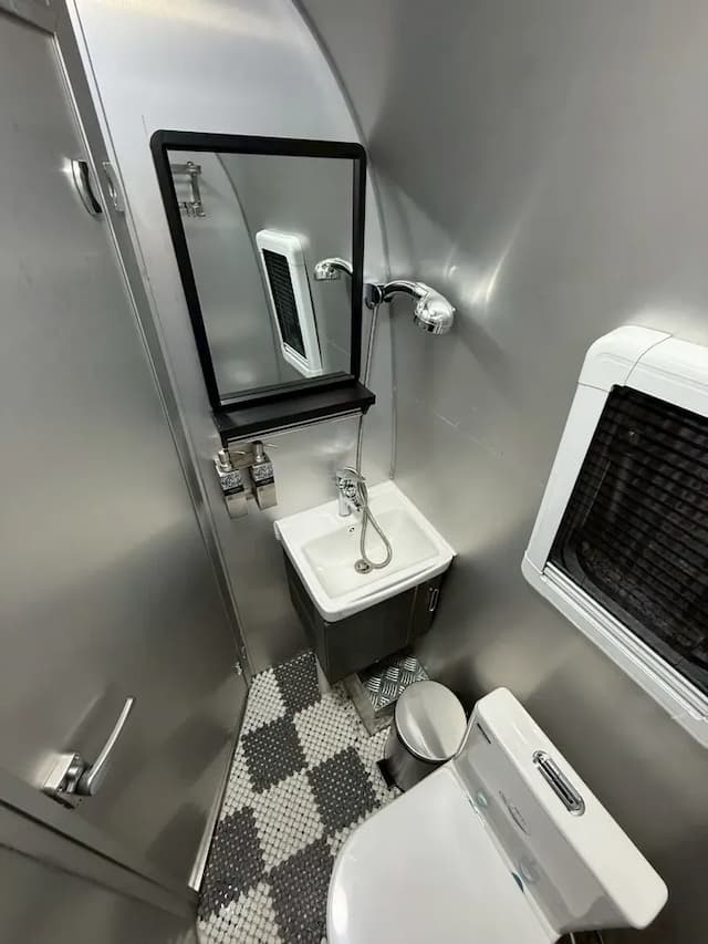 尖石天空小木屋露營區｜獨家8折起！寵物友善、高海拔、鄰近青蛙石天空步道-【虹夕伴山】 露營車 C3-7