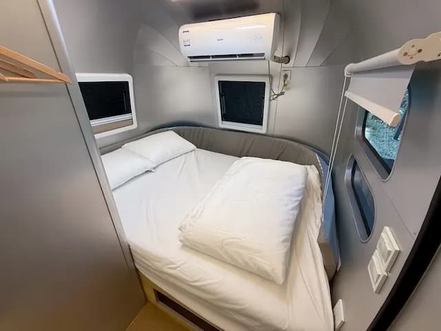 尖石天空小木屋露營區｜獨家8折起！寵物友善、高海拔、鄰近青蛙石天空步道-【虹夕伴山】 露營車 C3-3