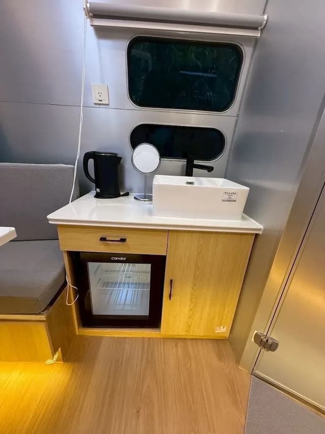 尖石天空小木屋露營區｜獨家8折起！寵物友善、高海拔、鄰近青蛙石天空步道-【虹夕伴山】 露營車 C3-6